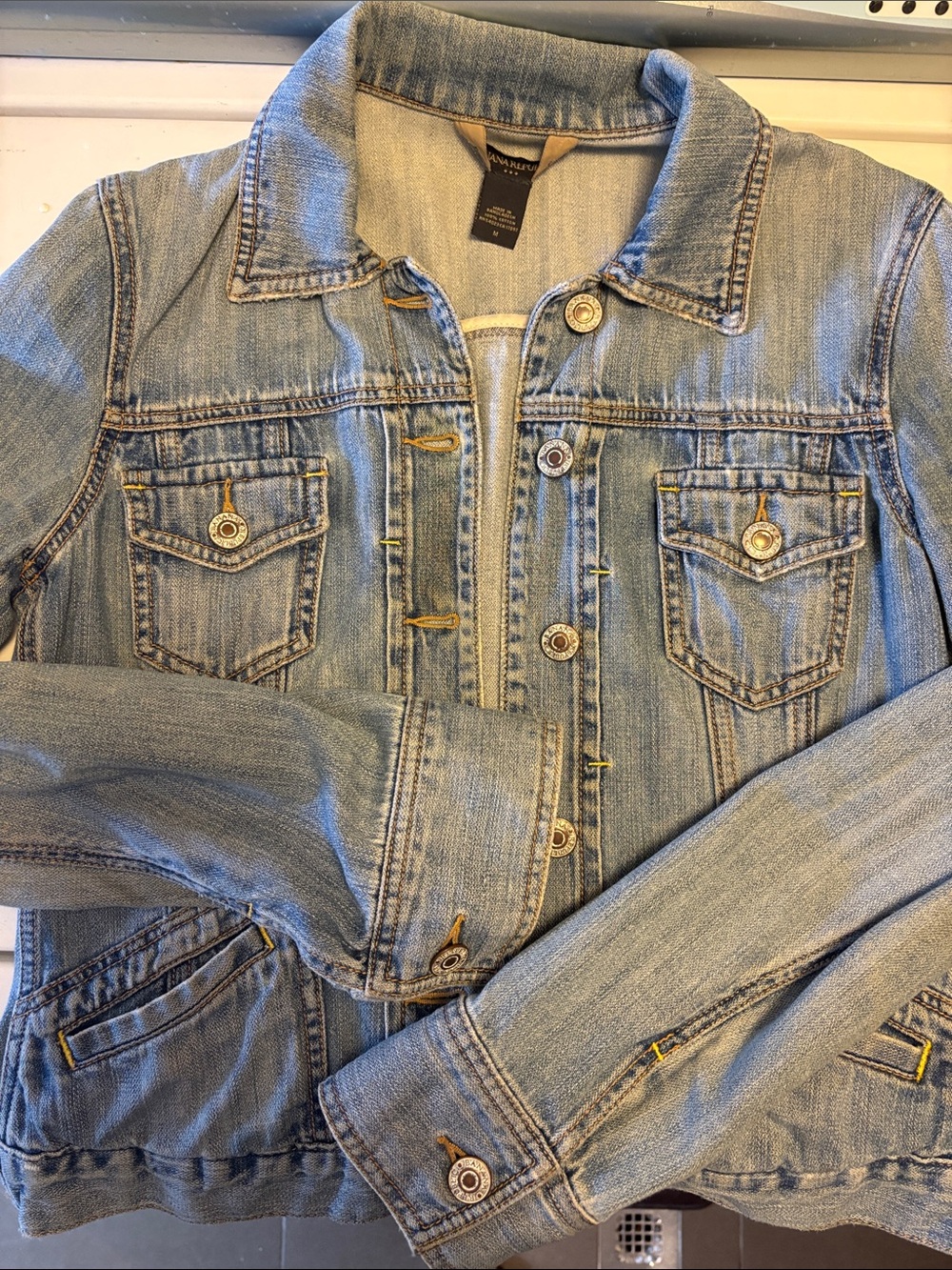Banana Republic Light Blue Denim Jacket see photos for measurements.